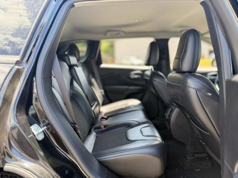 Used 2021 Jeep Cherokee Trailhawk AWD/4WD image 28