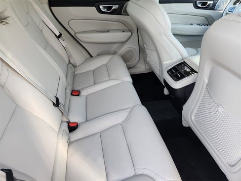 New 2026 Volvo XC60 B5 Ultra w/ Climate Package image 21
