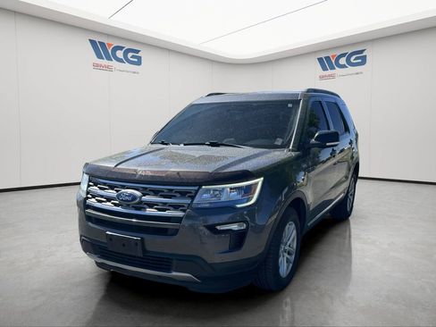 Used 2018 Ford Explorer XLT w/ Equipment Group 202A AWD/4WD image 8