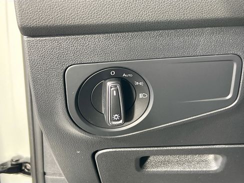 Used 2022 Volkswagen Tiguan SE AWD/4WD image 10