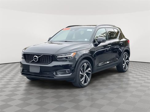 Used 2022 Volvo XC40 T5 R-Design w/ Climate Package image 3