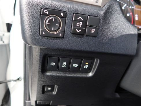 Used 2023 Lexus GX 460 Premium w/ Accessory Package AWD/4WD image 26