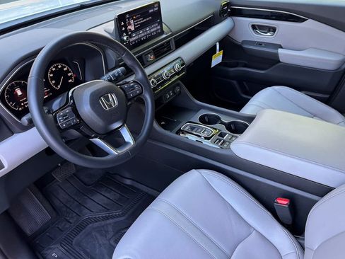 Used 2025 Honda Pilot EX-L image 13