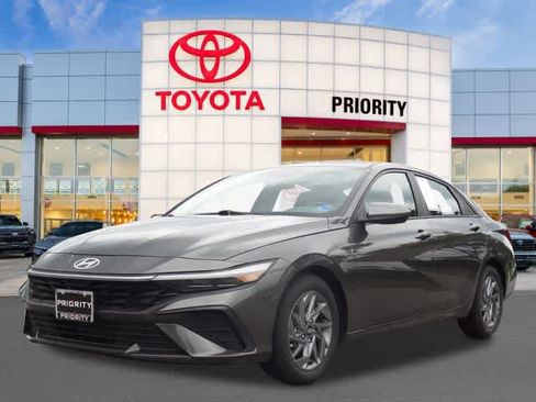 Used 2024 Hyundai Elantra SEL FWD image 1