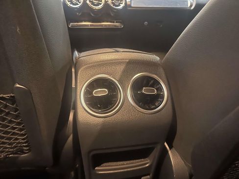 Used 2022 Mercedes-Benz GLB 250 4MATIC image 13