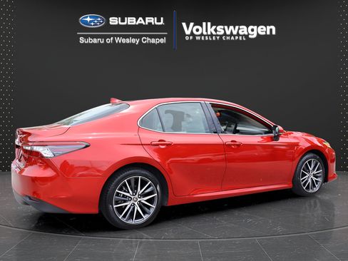 Used 2024 Toyota Camry XLE FWD image 7