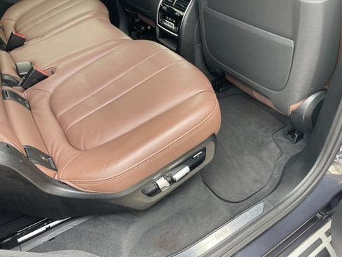 Used 2019 BMW X7 xDrive50i w/ Premium Package AWD/4WD image 10
