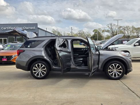 Used 2025 Ford Explorer ST-Line image 12