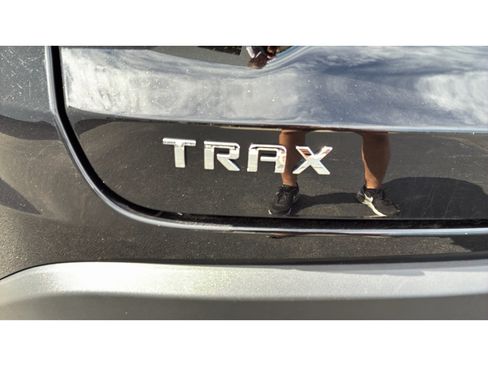 Used 2025 Chevrolet Trax LT FWD image 24