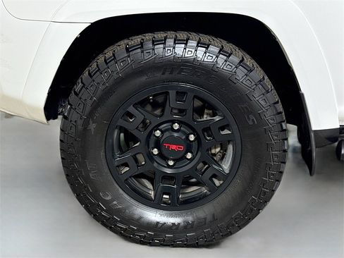 Used 2018 Toyota 4Runner SR5 image 28