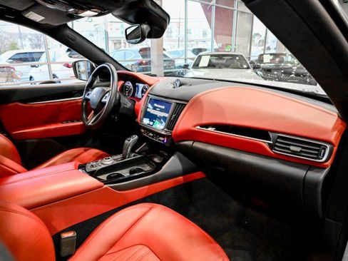 Used 2022 Maserati Levante Modena image 29