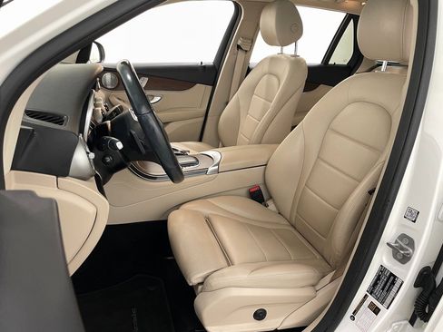 Used 2021 Mercedes-Benz GLC 300 GLC 300 image 25