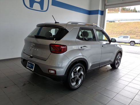 Certified 2024 Hyundai Venue SEL image 5