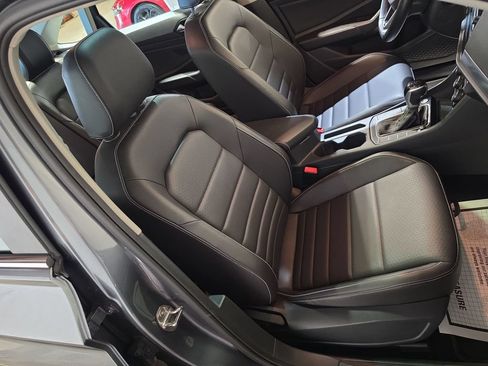 Used 2024 Volkswagen Jetta SE FWD image 25