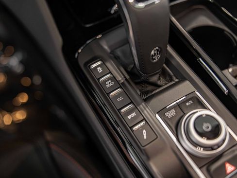 Used 2024 Maserati Levante Modena Ultima image 31