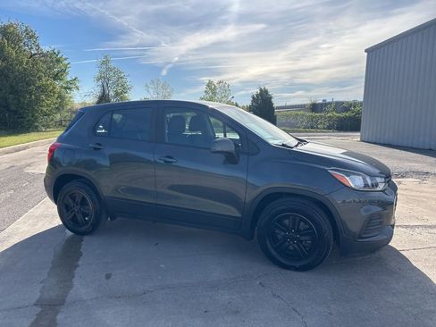 Used 2020 Chevrolet Trax LS FWD image 5