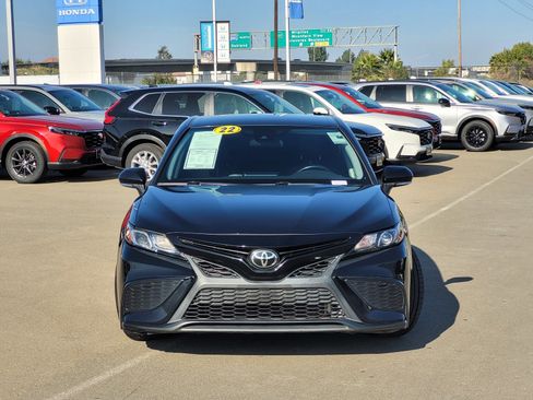 Used 2022 Toyota Camry SE image 2