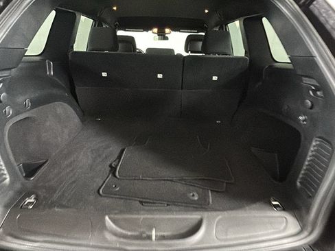 Used 2019 Jeep Grand Cherokee Laredo AWD/4WD image 32