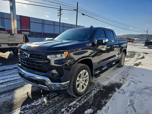 Used 2022 Chevrolet Silverado 1500 LTZ w/ Technology Package image 8