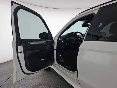 Used 2018 BMW X5 xDrive50i AWD/4WD image 19