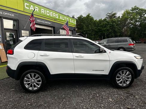 Used 2016 Jeep Cherokee Trailhawk AWD/4WD image 4