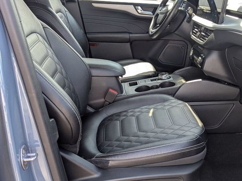 Used 2023 Ford Escape Platinum w/ Premium Technology Package AWD/4WD image 25