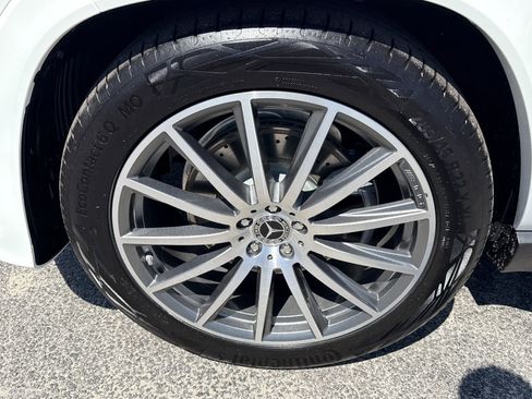 New 2026 Mercedes-Benz GLS 580 4MATIC image 9