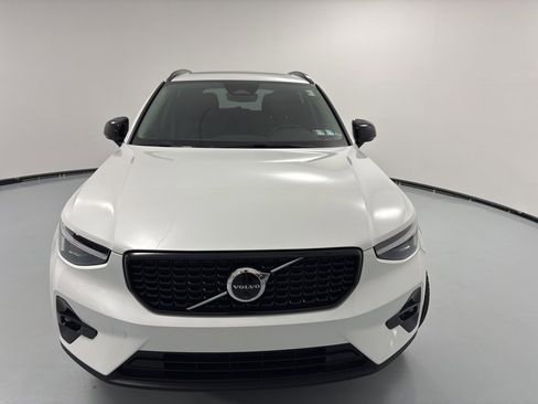 Used 2025 Volvo XC40 B5 Plus w/ Climate Package image 2