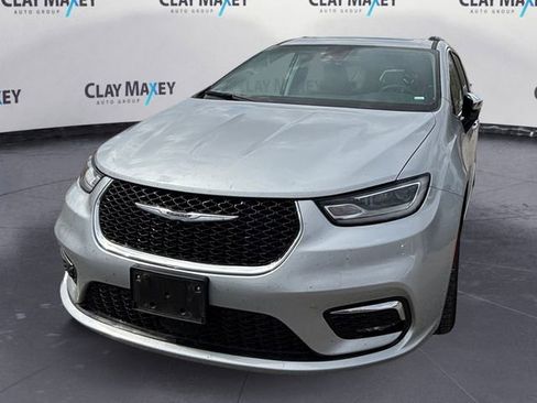 Used 2023 Chrysler Pacifica Limited FWD image 1
