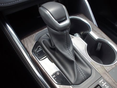 Used 2025 Toyota Highlander Limited image 12