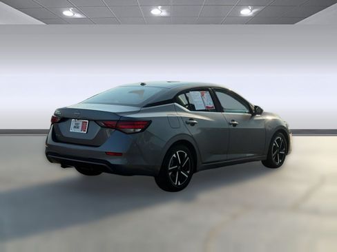 Used 2025 Nissan Sentra SV FWD image 13