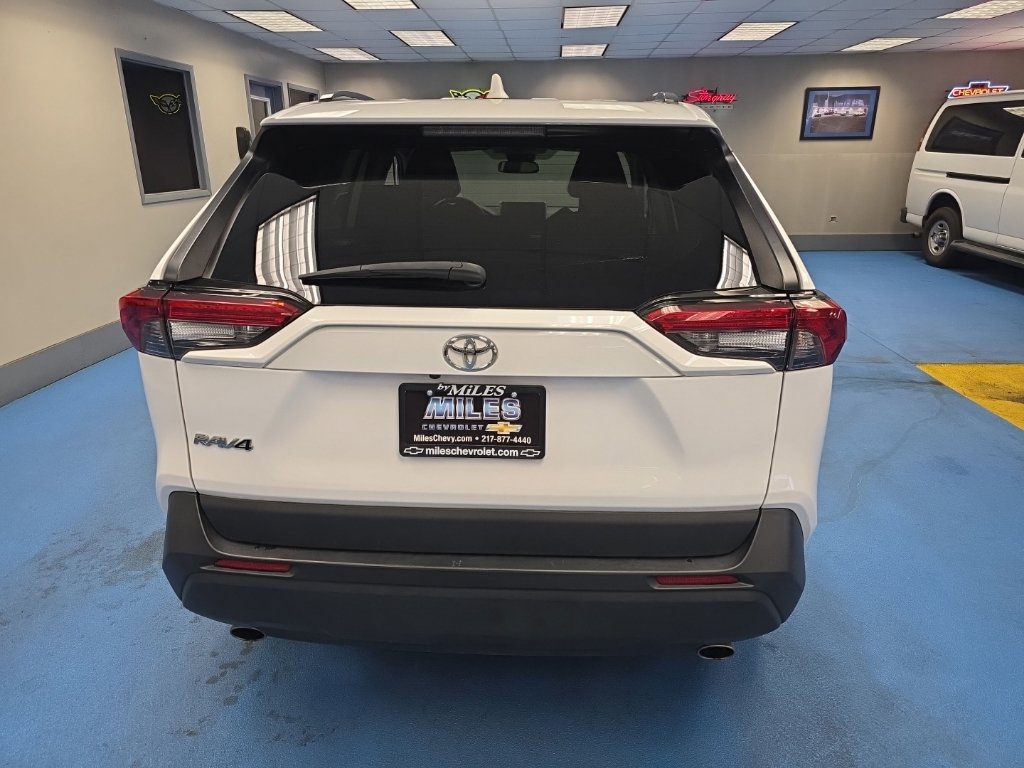 Used 2024 Toyota RAV4 XLE FWD image 4