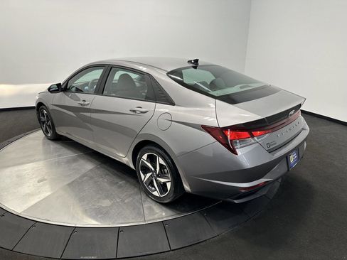 Certified 2023 Hyundai Elantra SEL w/ Convenience Package image 4