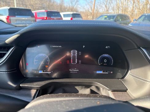 Used 2023 Jeep Grand Cherokee Limited w/ Black Appearance Package image 18