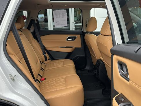 Used 2022 Nissan Rogue Platinum w/ Head-Up Display Package image 25