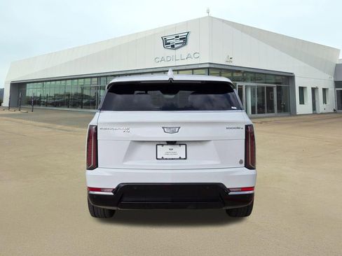 Certified 2025 Cadillac Escalade IQ Luxury 2 w/ LPO, Premium Carpet Package image 5