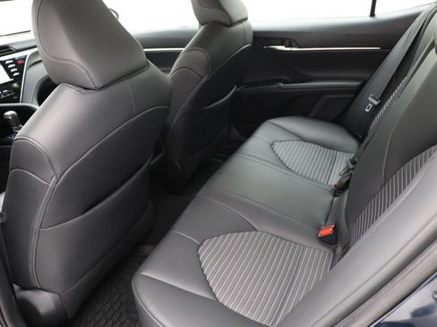 Used 2018 Toyota Camry LE image 11