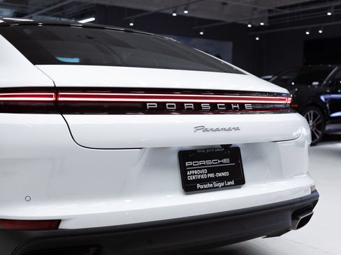 Certified 2025 Porsche Panamera w/ Premium Package RWD image 31