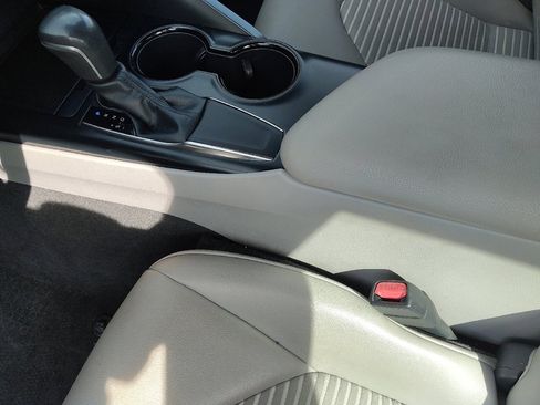 Used 2019 Toyota Camry SE FWD image 26