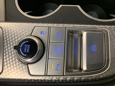 Used 2022 Genesis G70 3.3T w/ Sport Advanced Package image 40