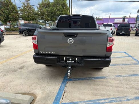 Used 2017 Nissan Titan S RWD image 5