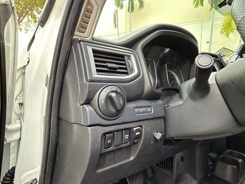 Used 2016 Nissan Titan S image 17