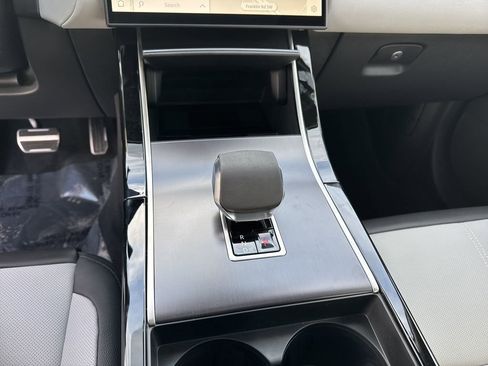 New 2026 Land Rover Range Rover Velar Dynamic SE image 23