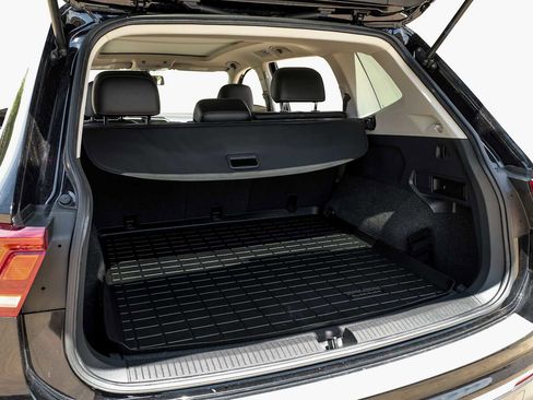 Used 2018 Volkswagen Tiguan SE AWD/4WD image 51