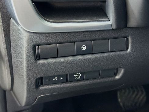 Used 2023 Nissan Rogue SV FWD image 17
