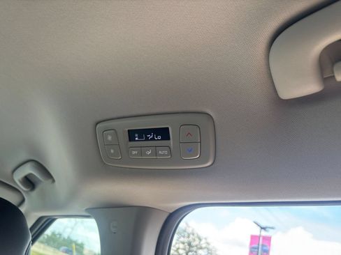 Used 2026 Kia Carnival FWD image 23
