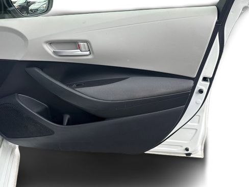 Used 2020 Toyota Corolla LE image 18