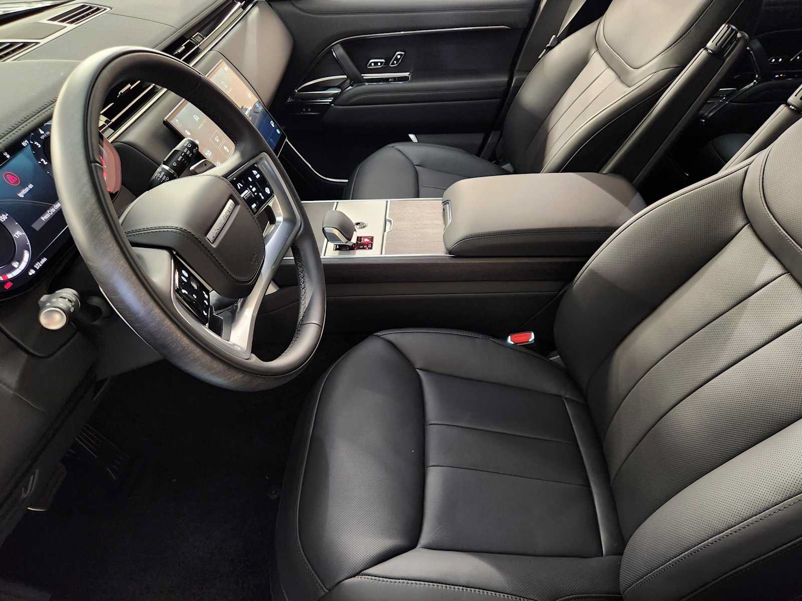 New 2026 Land Rover Range Rover Long Wheelbase SE AWD/4WD image 13