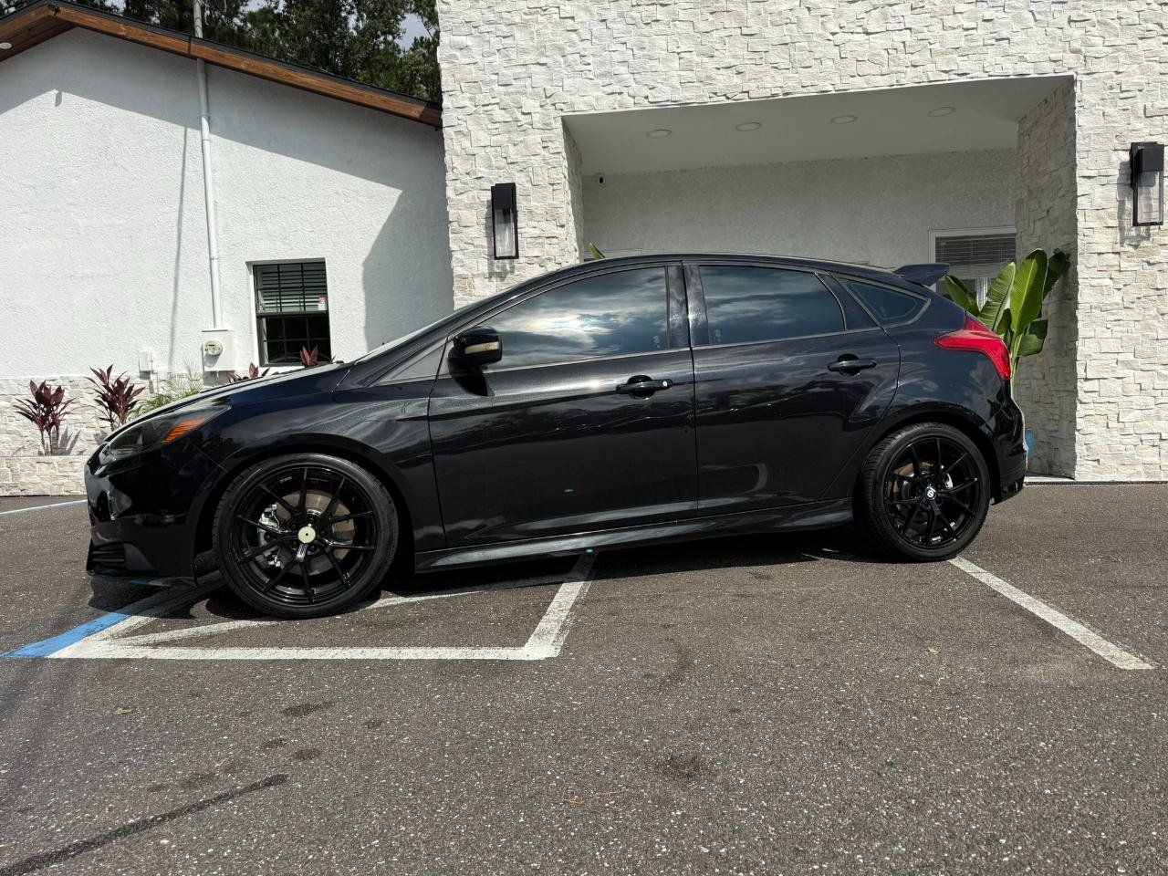 Used 2013 Ford Focus ST FWD image 2