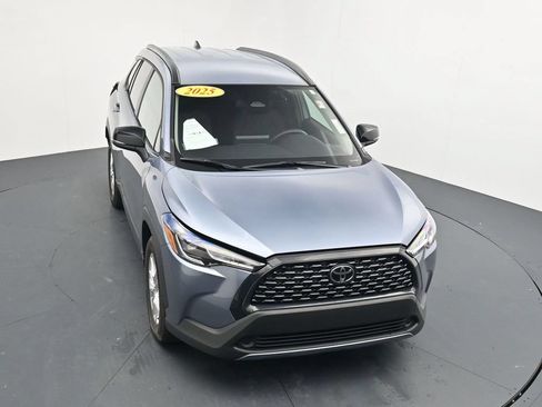 Used 2025 Toyota Corolla Cross LE AWD/4WD image 25